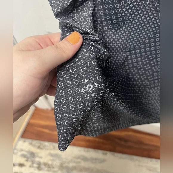 Lululemon Mens Run Out Short Sleeve - M/L - Picture 4 of 4